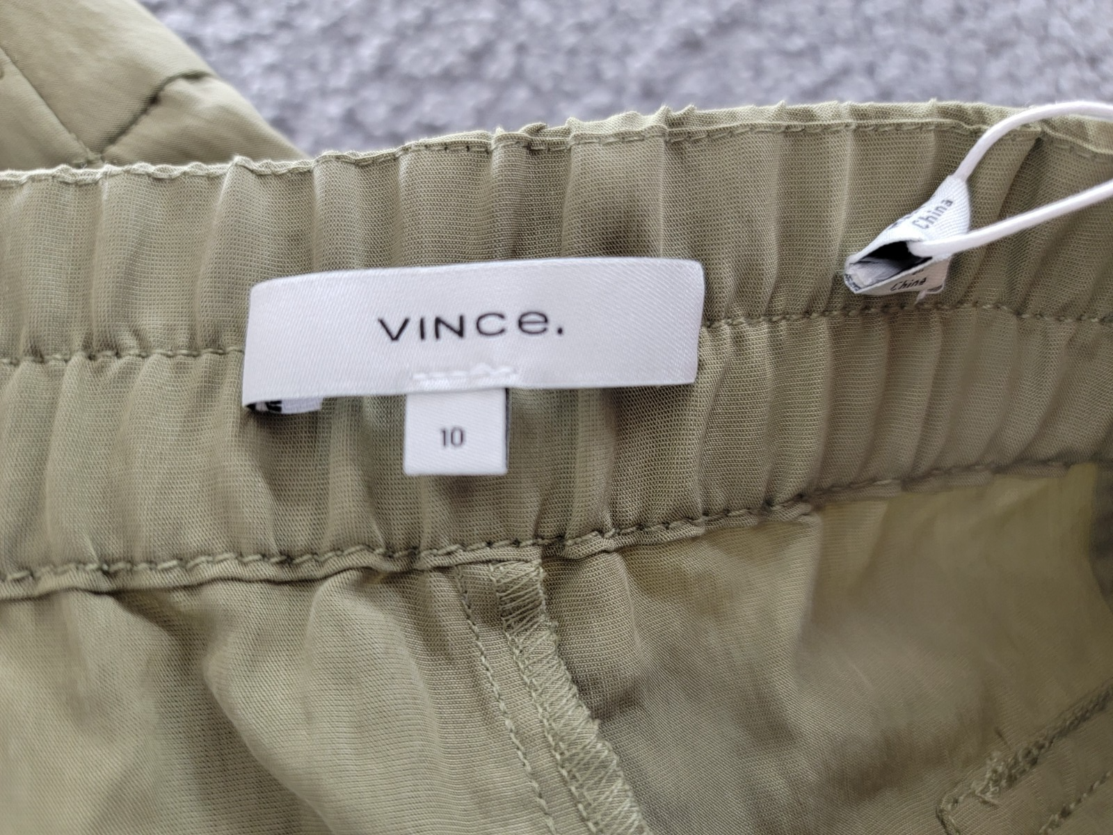 Vince Mid-Rise Fluid Cargo Pants Women 10 Earthly Zip Fly with Button Closure - Picture 15 of 18