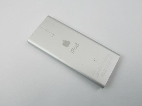 Apple iPod Nano 2nd Generation Silver Model A1199 ***For PARTS ONLY***