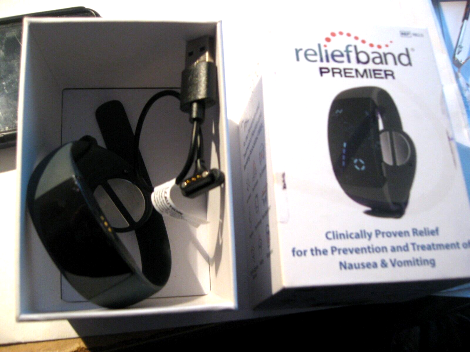 Relief Band Premier 2.0 Wristband for Nausea Motion Sickness /Charger Cable GRAY