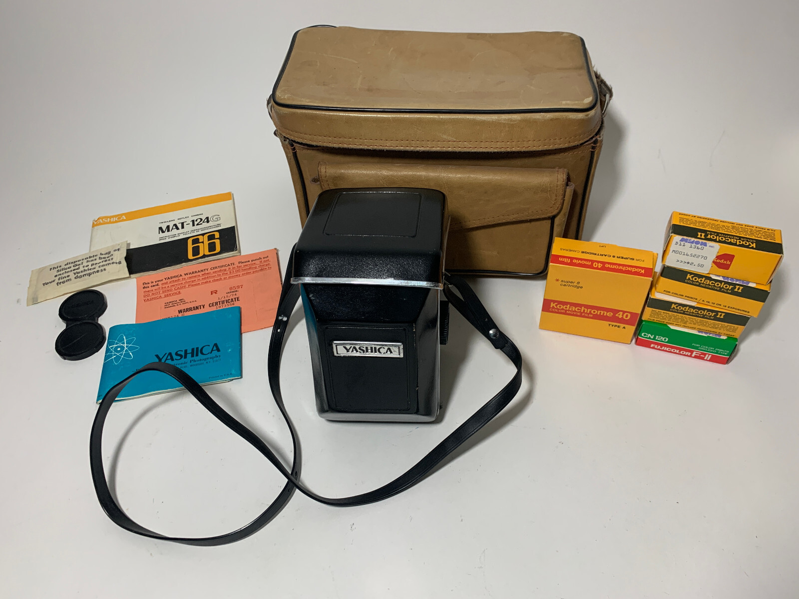YASHICA MAT-124G Camera w/ Camera Bag, Carrying Case YASHICA MAT-124G Camera w/ Camera Bag, Carrying Case