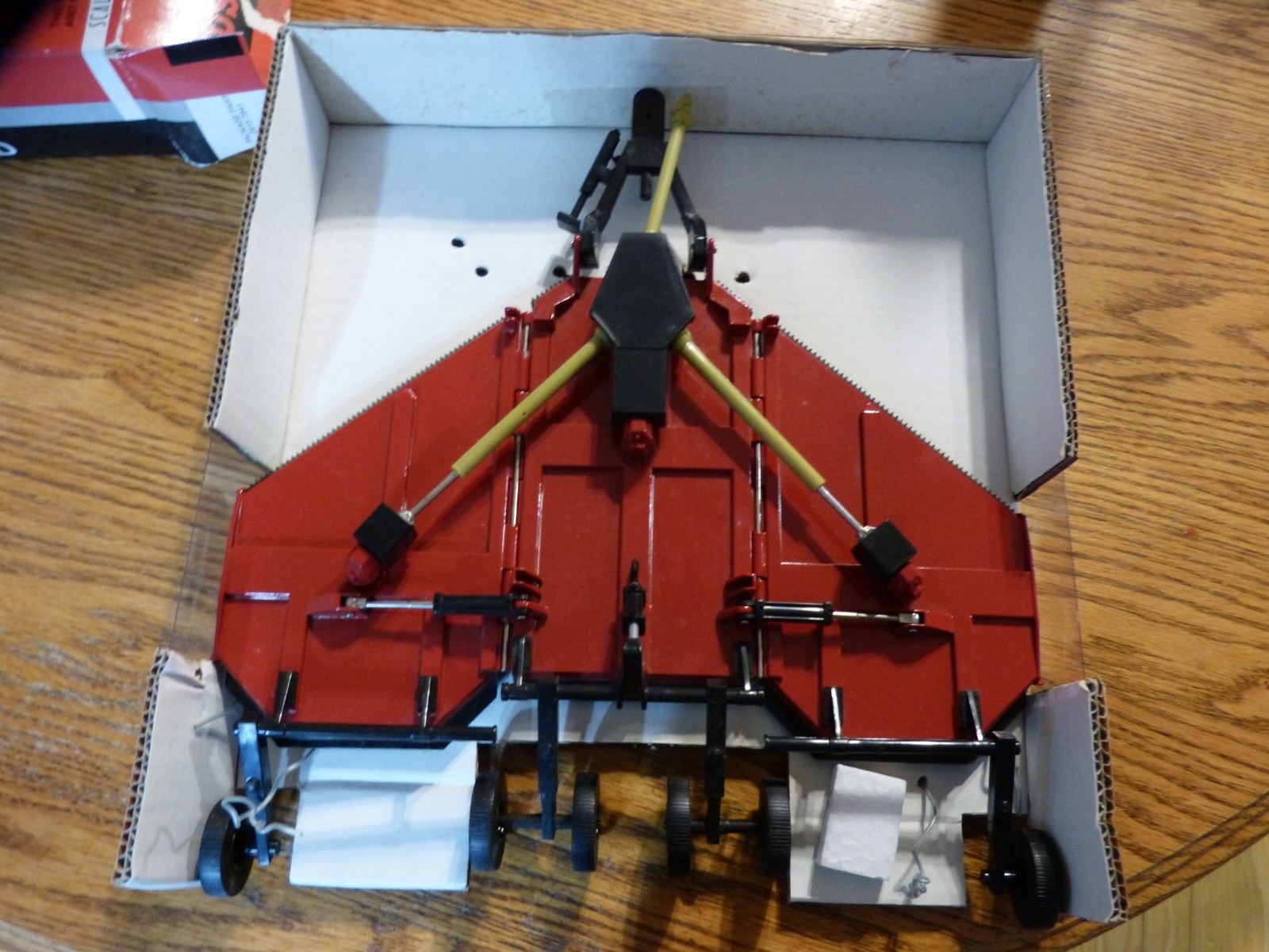 ERTL BUSH HOG MODEL 2615 Legend ROTARY CUTTER DIE-CAST BAT WING in BOX Brush