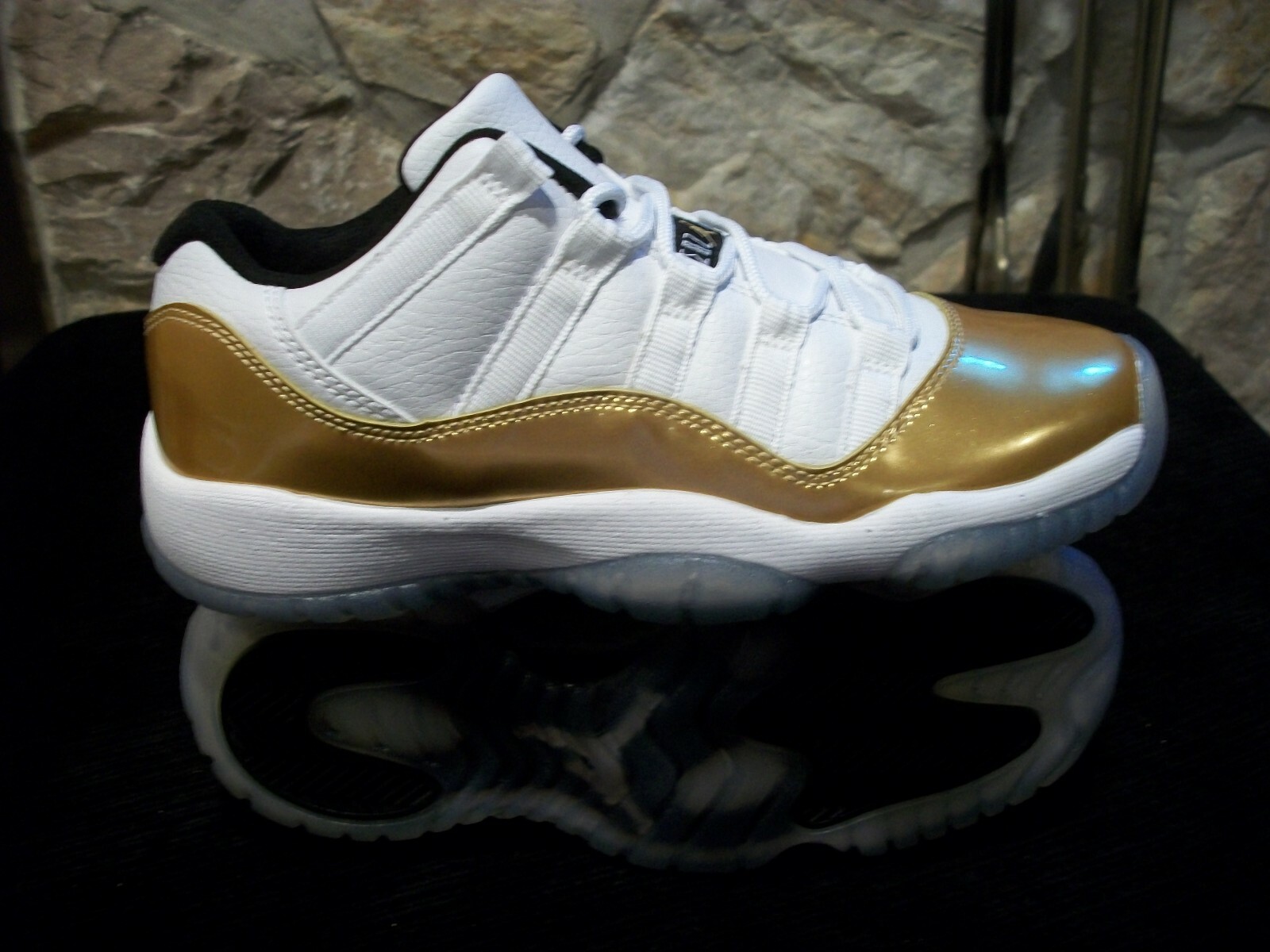 air jordan 11 low gold
