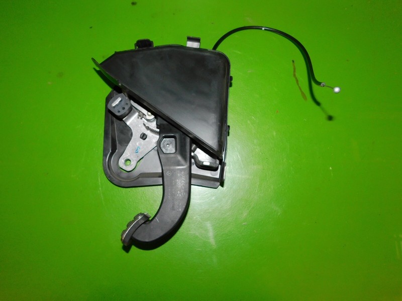 06-11 CLS 550 63 W219 OEM emergency parking ebrake pedal + cover panel