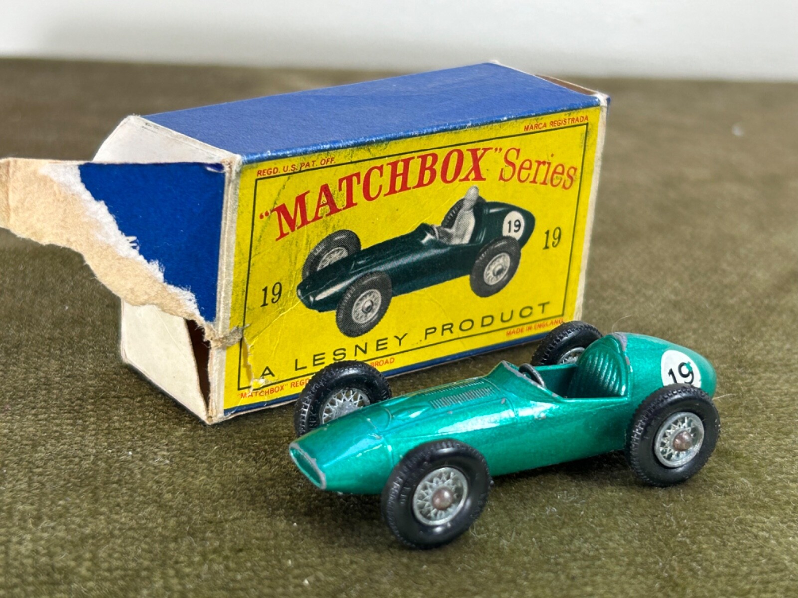 Matchbox Lesney # 19c Aston Martin Racing Car metallic green
