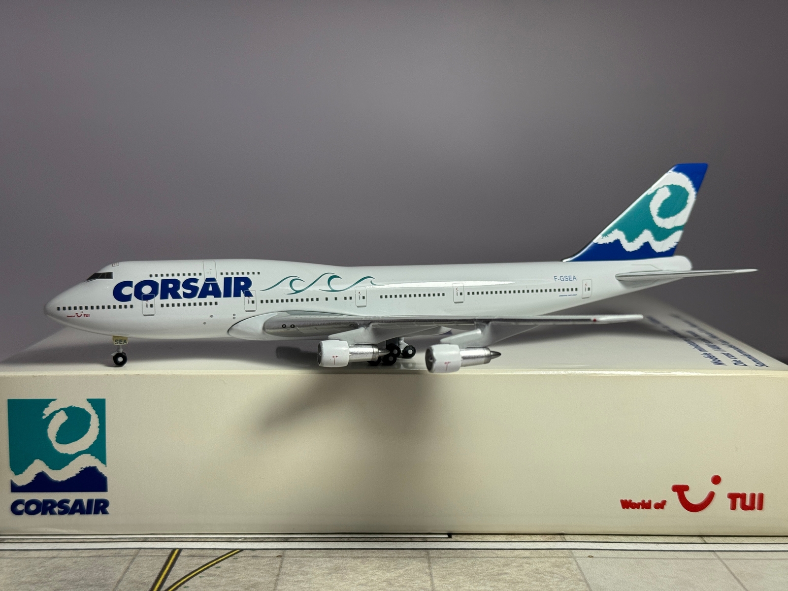 Gemini Jets 1/400 CORS AIR 747−300 キスマーク Corsair Boeing 747-300 Kiss livery registration F-GSEX