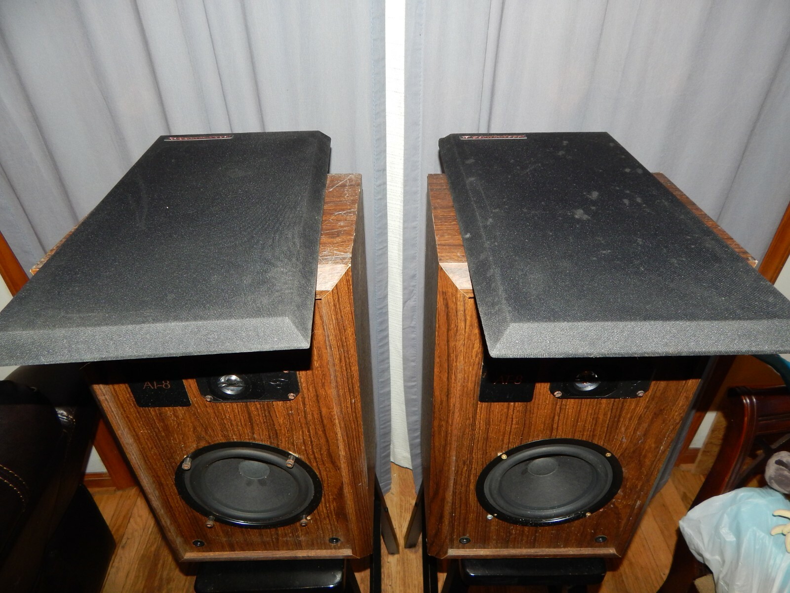 Vintage Cerwin Vega AT-8  2-way Bookshelf / Main Speakers Sound Fantastic!