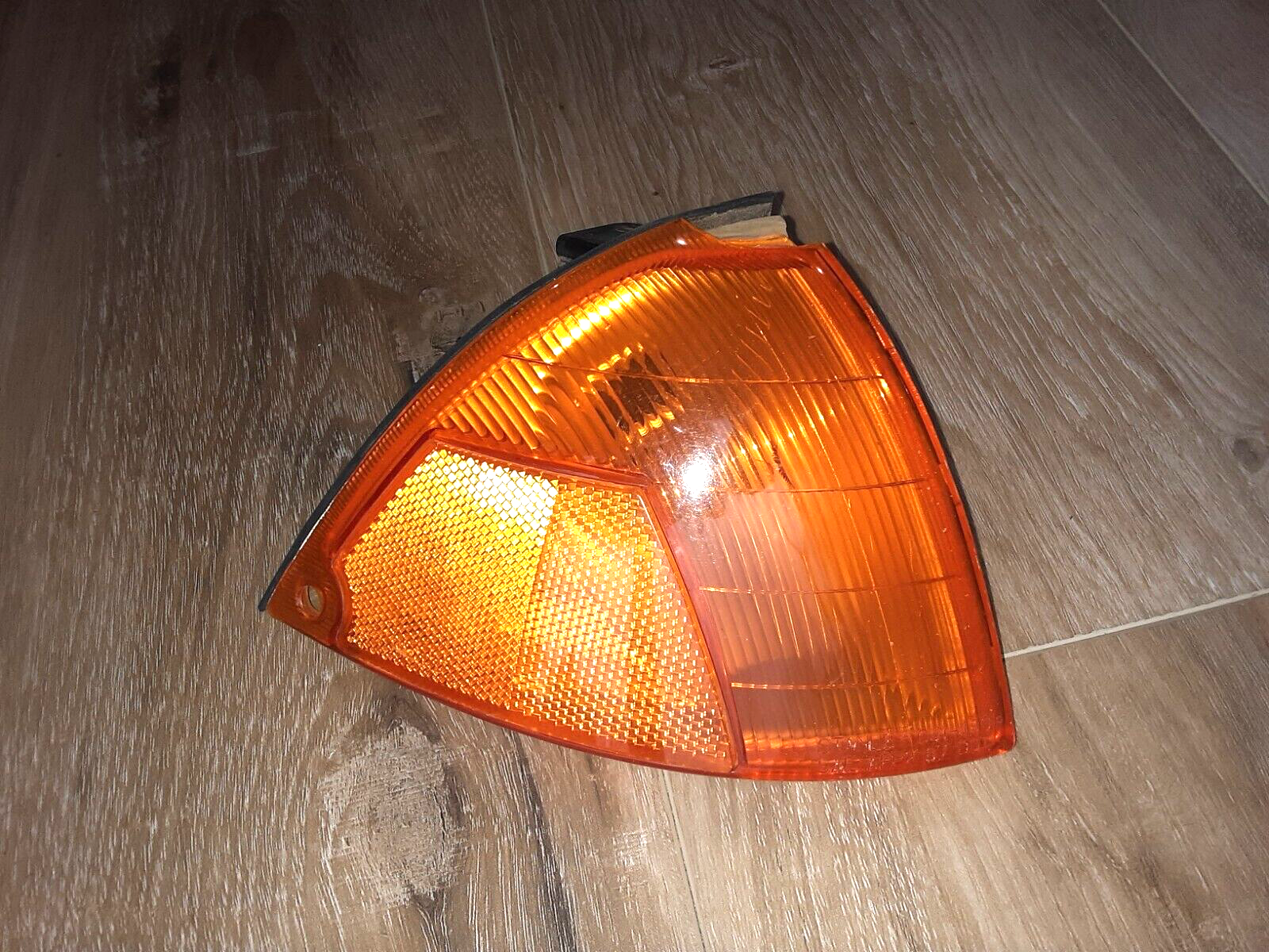 89 90 91 92 93 94 Geo Metro OEM Side Corner Signal Lamp