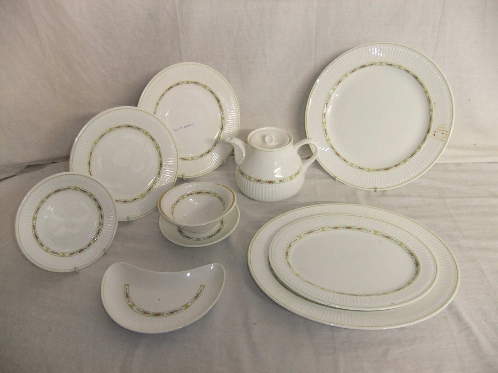 c4 Porcelain Wedgwood - Insignia - metallised bone china c4 Porcelain Wedgwood - Insignia - metallised bone china