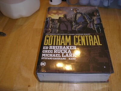 Gotham Central Omnibus by Greg Rucka (English) Hardcover Book