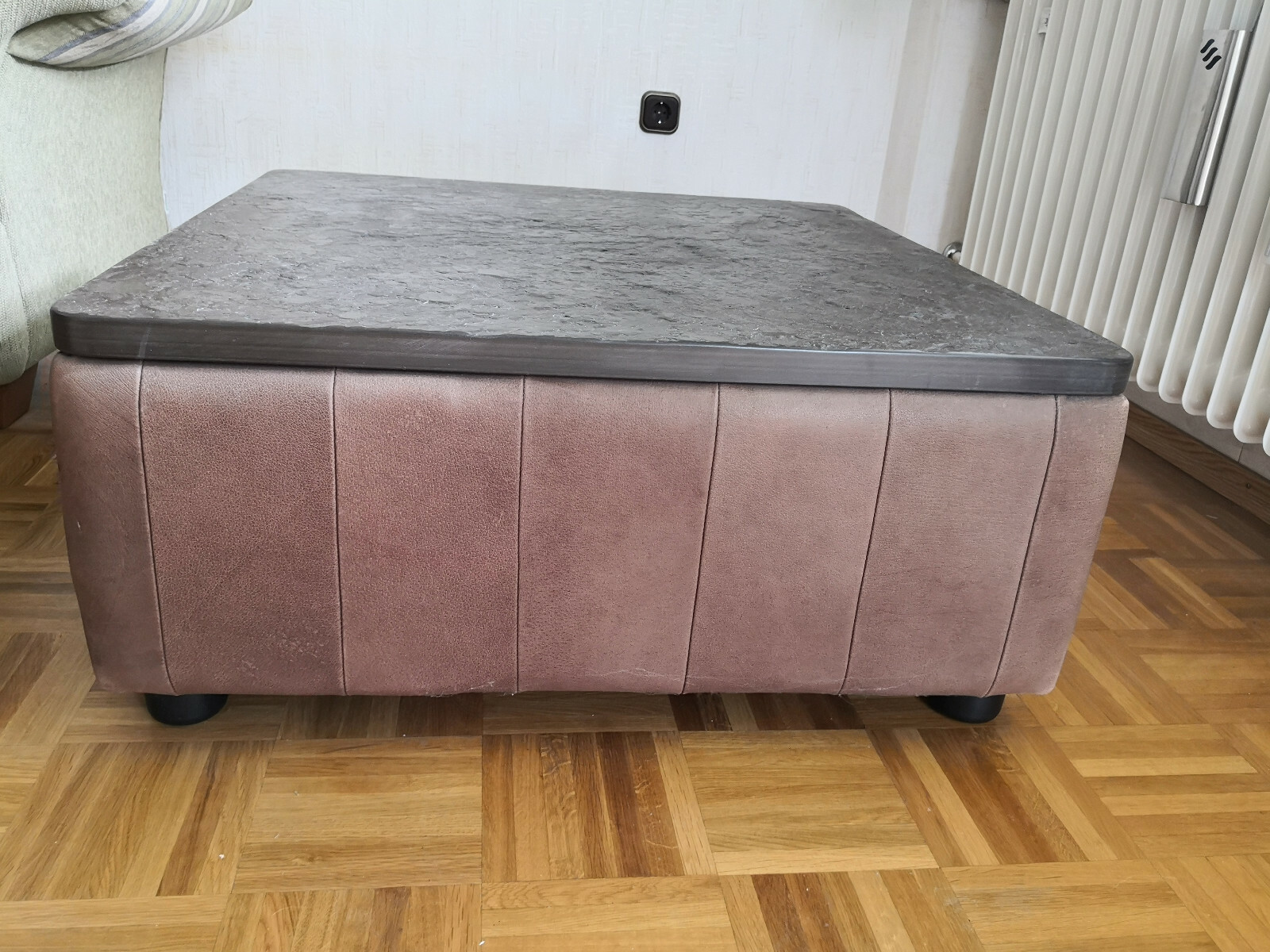 Leder-Couchtisch mit Schieferplatte ca. 76 x 76 x 34 cm - nur Abholung