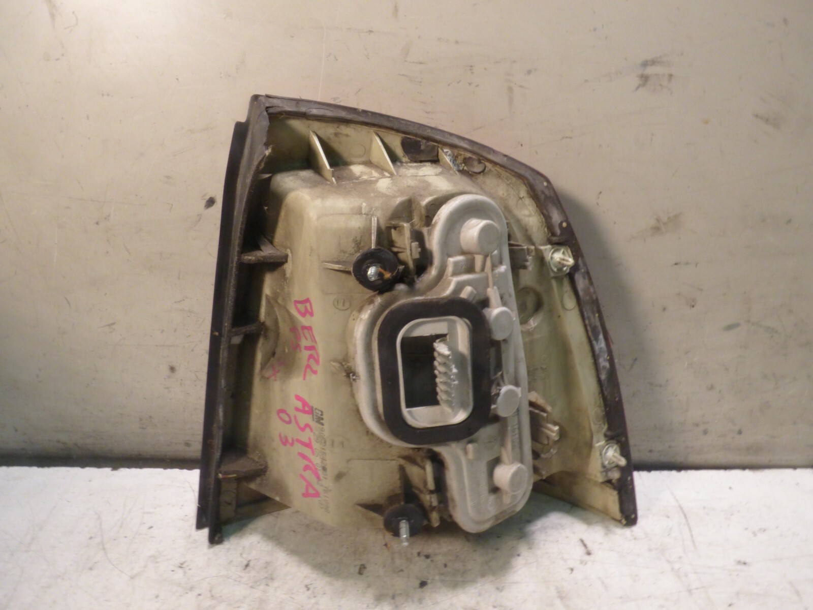 Fanale posteriore sinistro OPEL ASTRA G, BERLINA 1998/2006 *DANNEGGIATO*