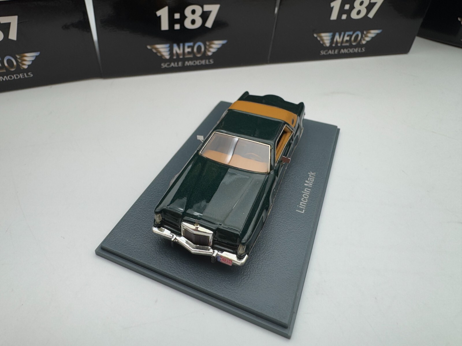 NEO 1/43 Lincoln MarkVI 1980 リンカーン マーク6 s-l1200.jpg
