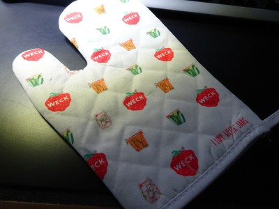 Weck ''I Love Weck Jars'', Oven Mitt Set (Qty=1), approx 10'' x 7''