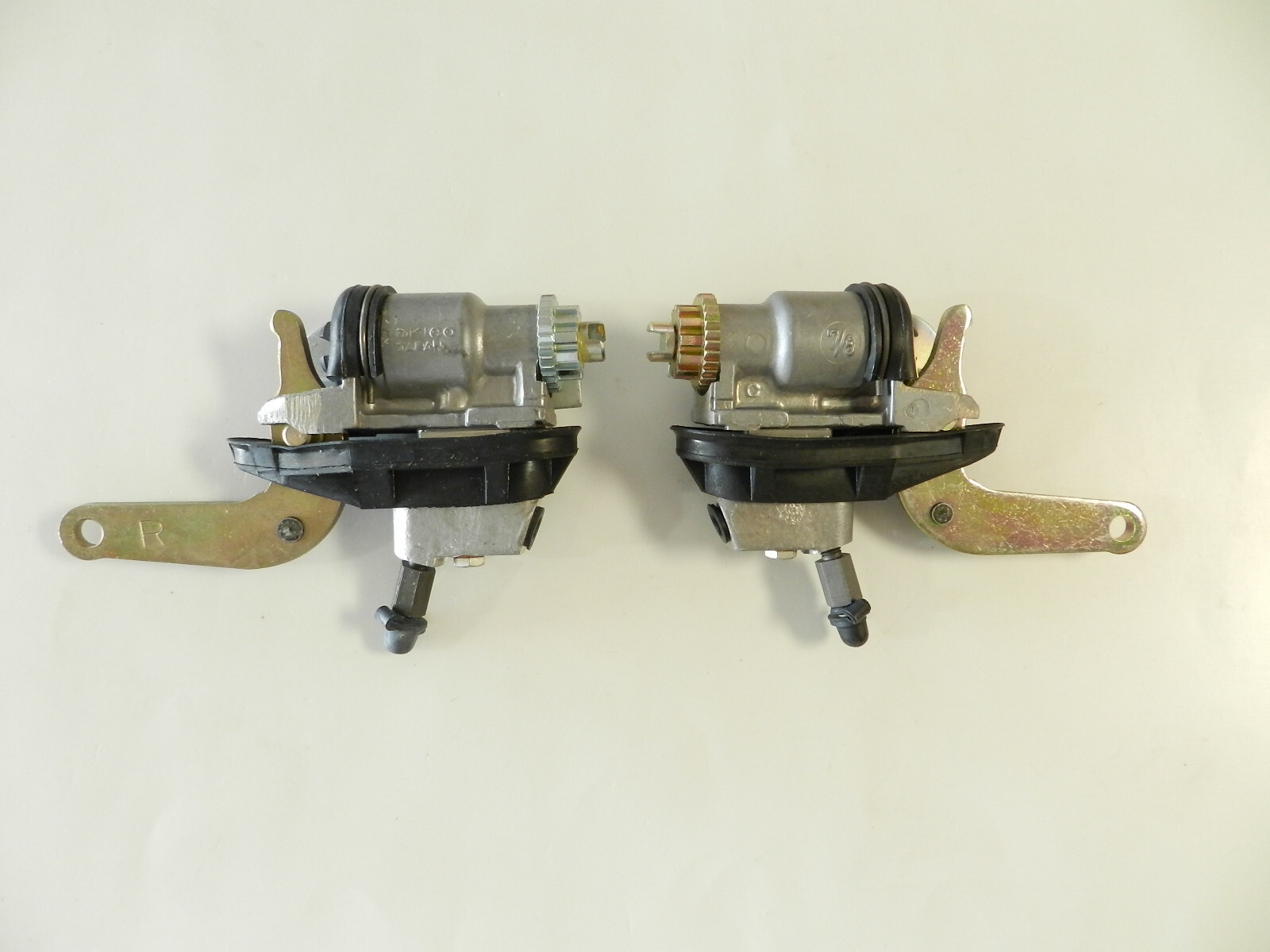 Datsun 240Z Fairlady Wheel Cylinder Set 44100-E4100 / 44101