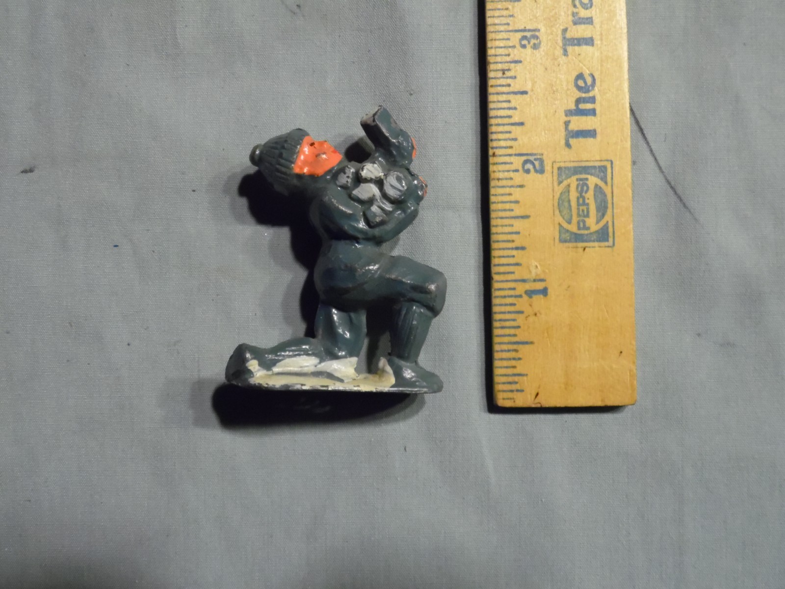 VINTAGE BARCLAY LEAD FIGURE MAN GATHERING WOOD LOGS MADE IN U.S.A. 41/40