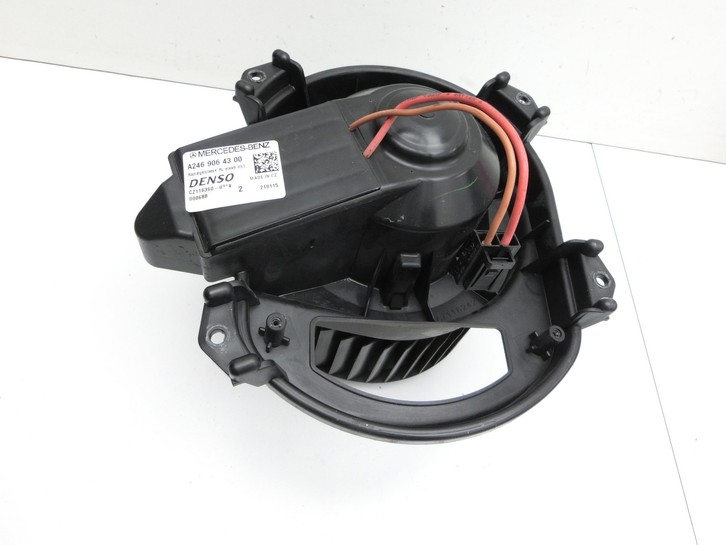 Mercedes W176 A200 12-15 RHD Gebläsemotor Lüftermotor Heizungsgebläse Mercedes W176 A200 12-15 28.01.2015... Vorschau 3