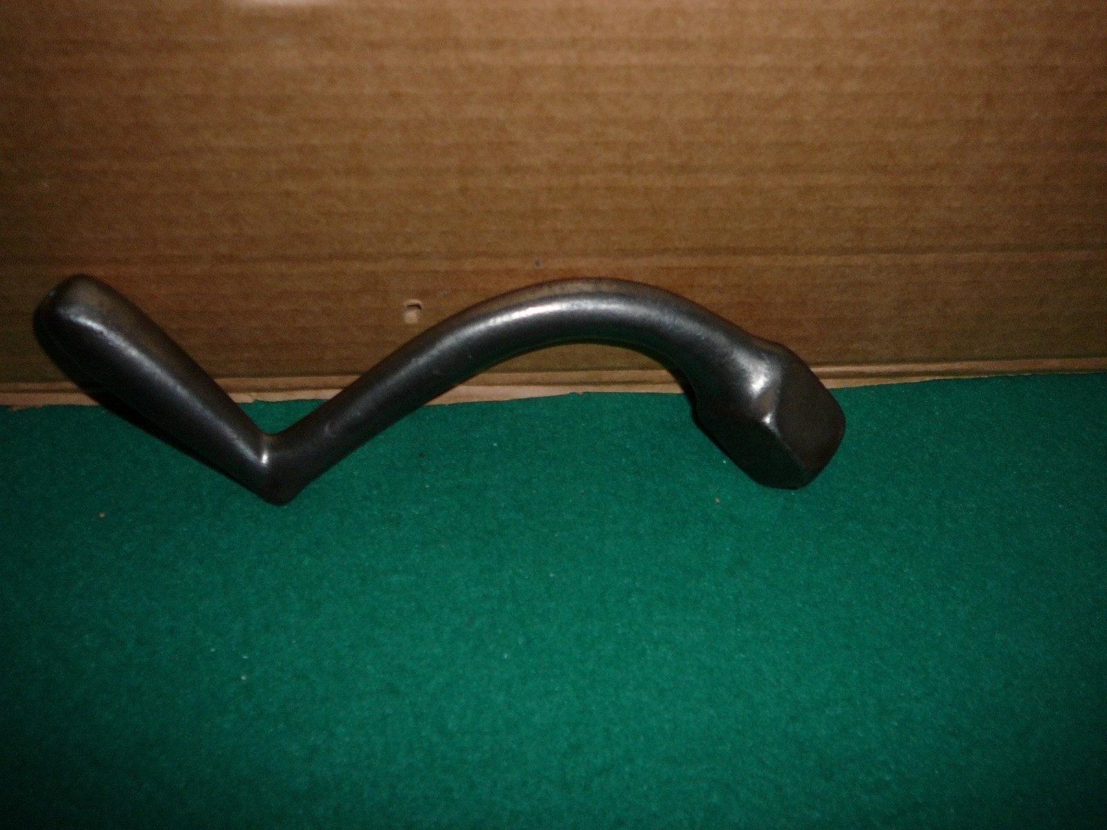 ANTIQUE WOOD STOVE SHAKER CRANK, SOLID HANDLE.