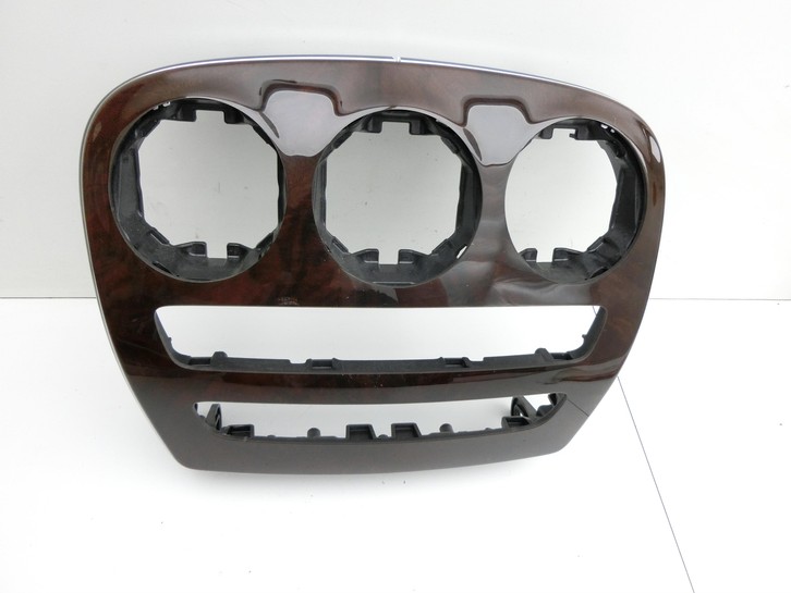 Mercedes W205 C180 14-19 Blende Einbaurahmen für Mittelkonsole Holzdekor Mercedes W205 C180 14-19 26.03.2015 gebraucht Vorschau 2