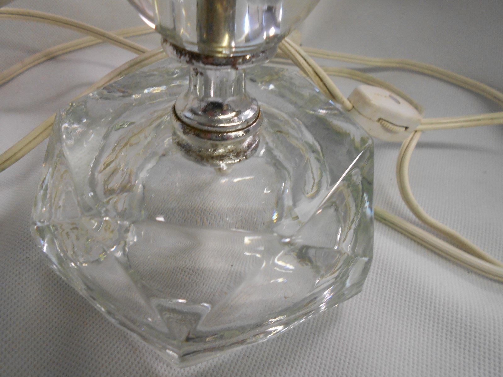 vintage elegant clear glass elictric table lamp holds prisms but no prisms