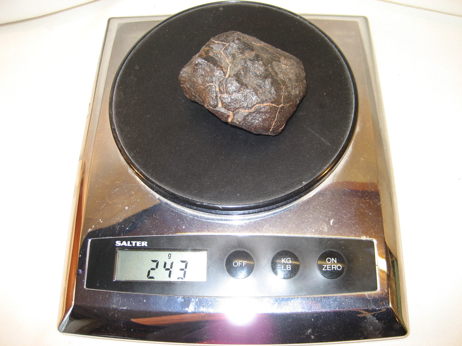 CHONDRITE METEORITE 243 GR. OMAN 2013 FRESH FIND COMPLETE FUSION CRUST FREE SHIP
