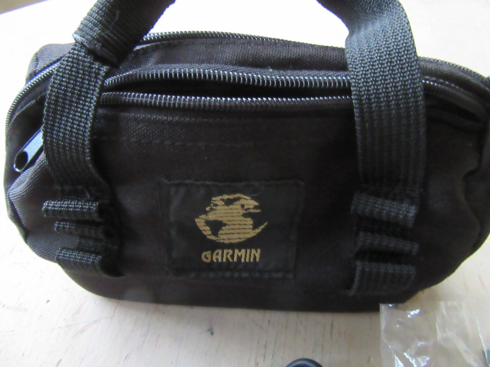 Garmin nüvi 200 GPS BUNDLE w/ 16GB SD Card, Bag + Version 2019.20 US / Canada