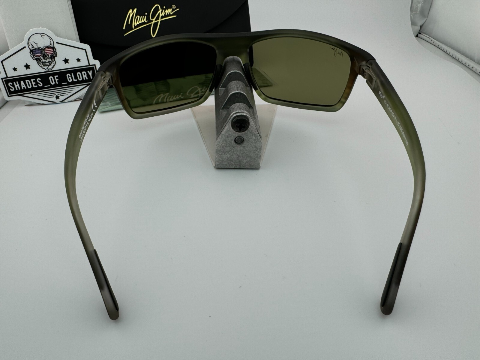 Pre-owned Maui Jim Byron Bay Mj 746-15mr Matte Green Stripe Maui Ht Polarized Sunglasses