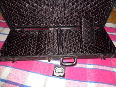 Tantrum Black Skull Hard Case  Awesome !!  NEVER USED !!  STRAT  TELE FITS