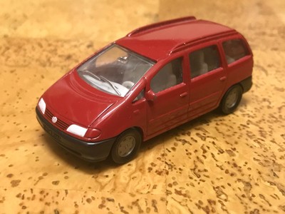 Diecast Siku Volkswagen VW Sharan 1:55 in Red 1046 Top Condition