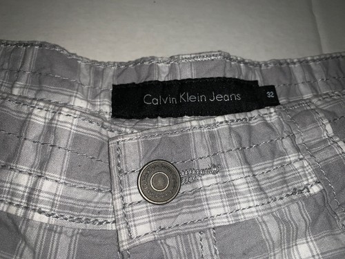 Preowned- Calvin Klein 13” Regular Fit Gray Pocket Plaid Short Mens (Size 32)