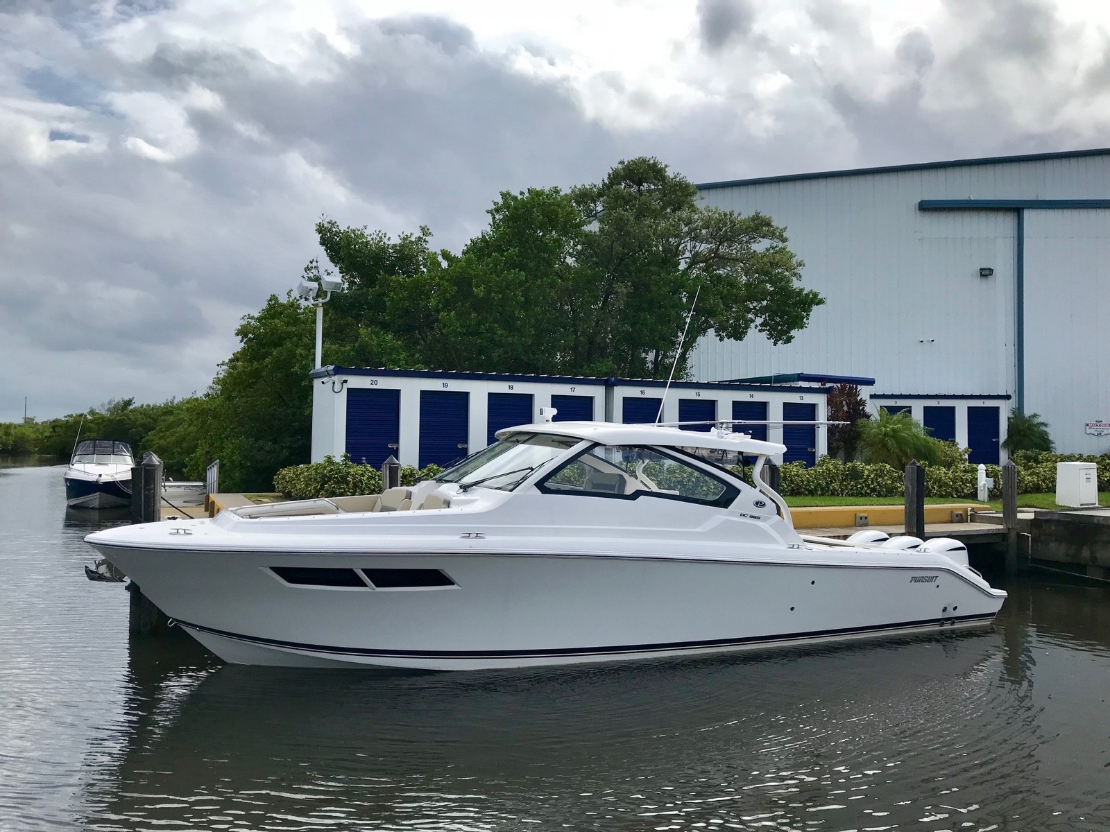 IMMACULATE 2019 Pursuit DC 365 w/JOYSTICK HELM MASTER