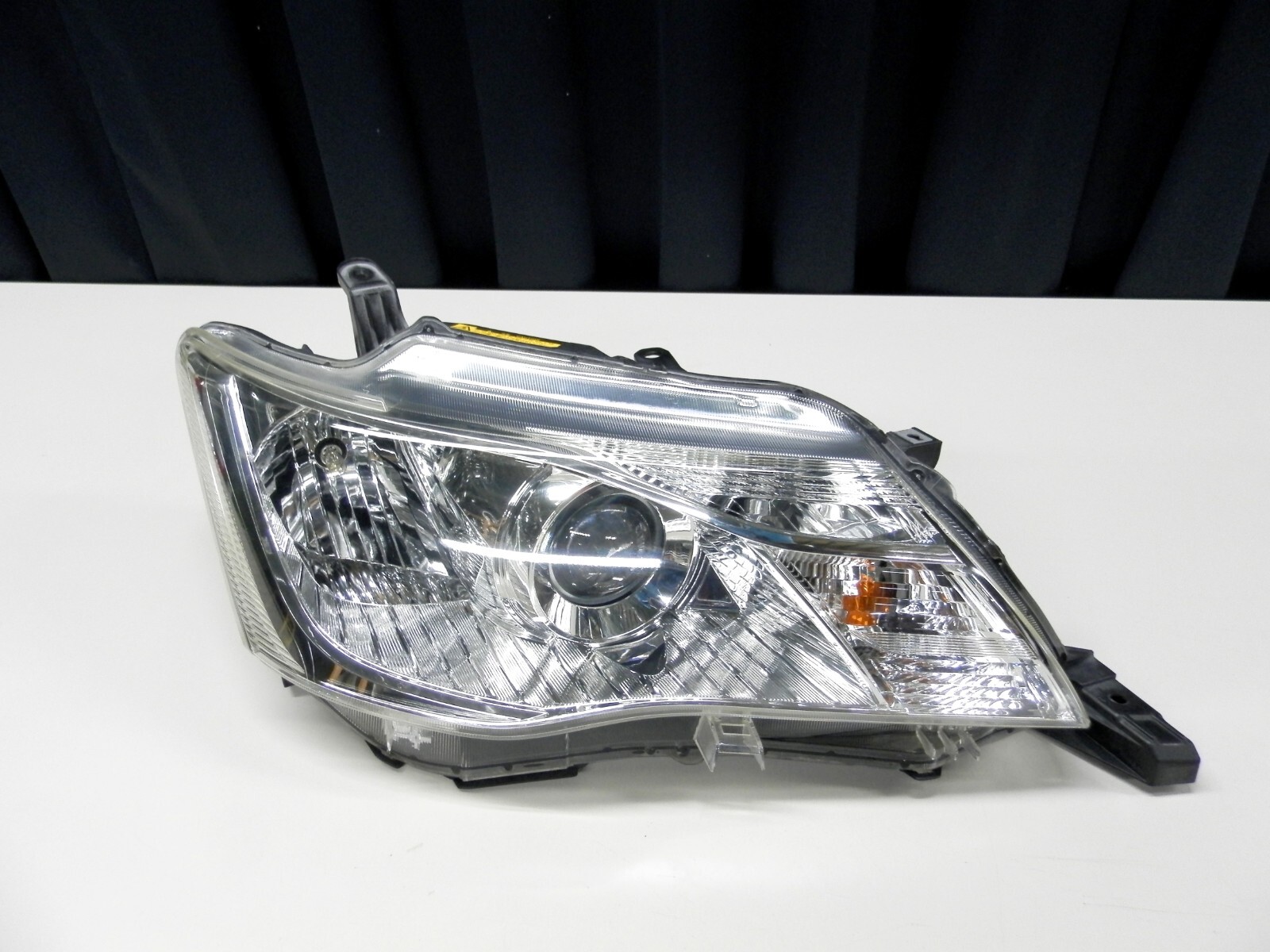 TOYOTA　COROLLA　FIELDER　2台セット Toyota Corolla Fielder NZE141 ZRE142 Headlight Lights Lamps
