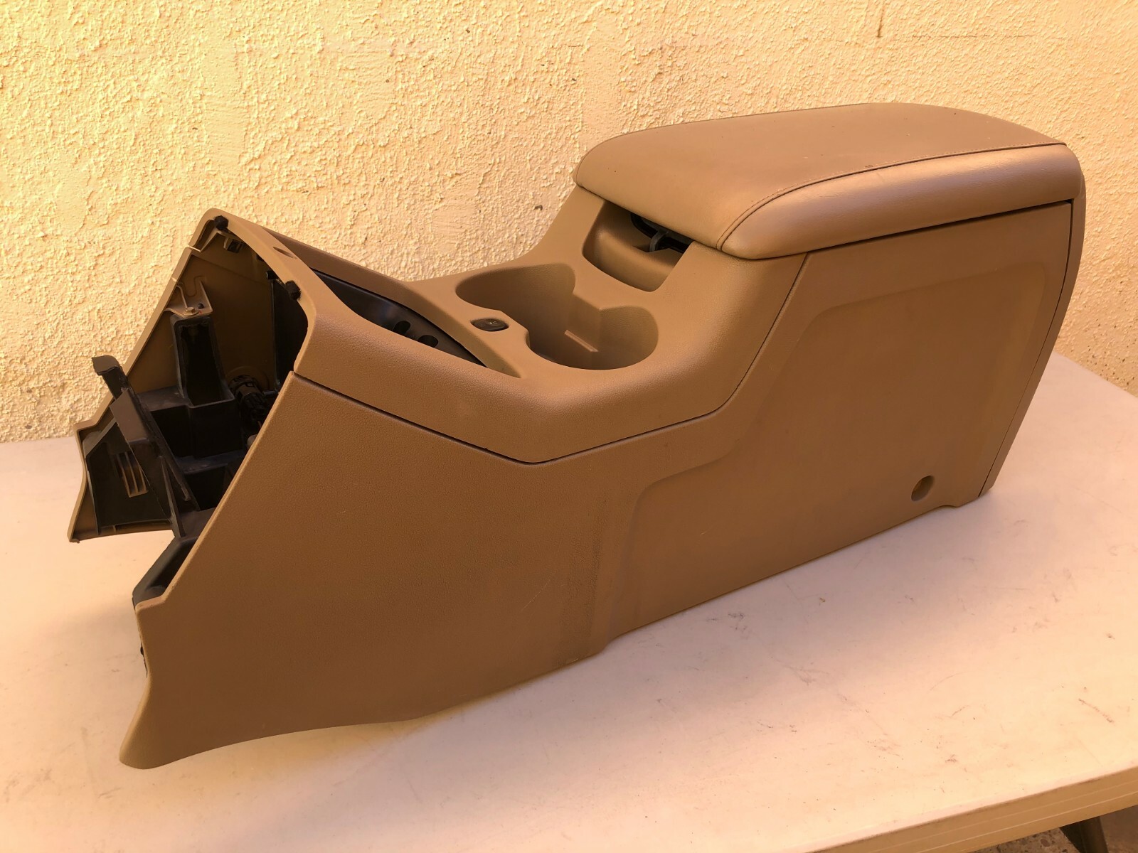 20032006 Oem Ford Expedition Center Console Armrest Storage Used for