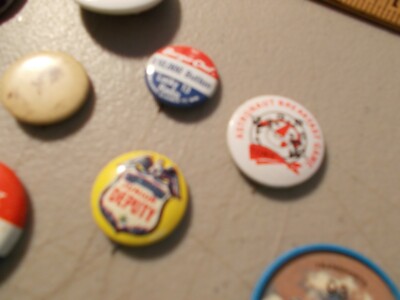 VINTAGE LOT OF 10 PinS ButtonS 2-HOT WHEELS 2-JELLO 1-SWEET CAPORAL 1-TONY + 4