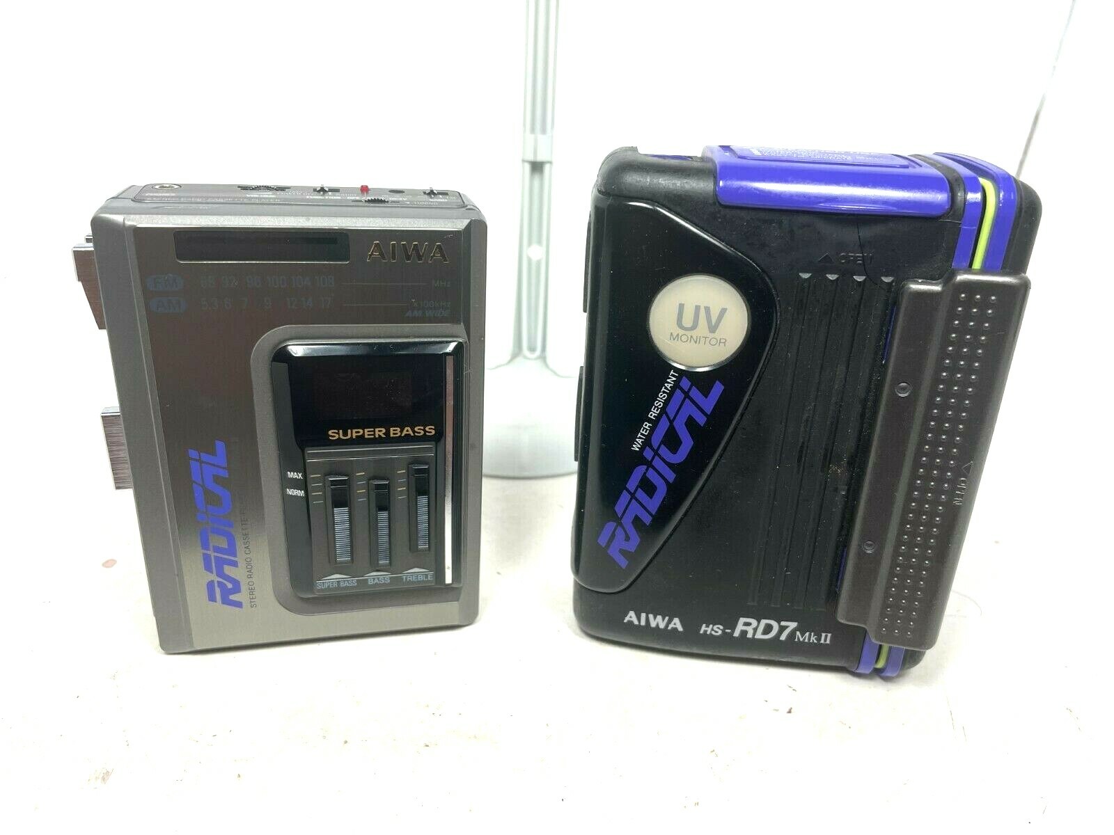 ヒデリンALHW Aiwa Radical HS RD7 Walkman with Hard Case Vintage Great