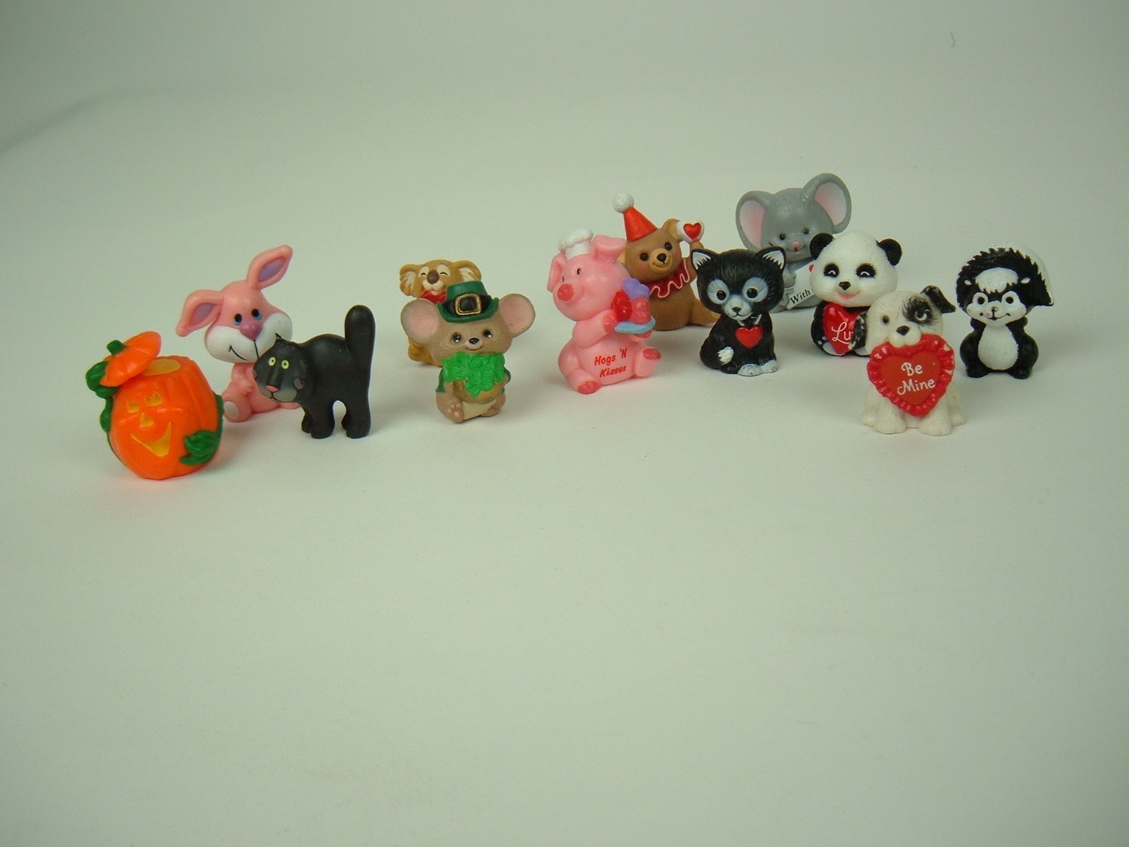 Vtg Lot Russ Berrie Hallmark Holiday Miniature Animals Figurines Plastic Hearts