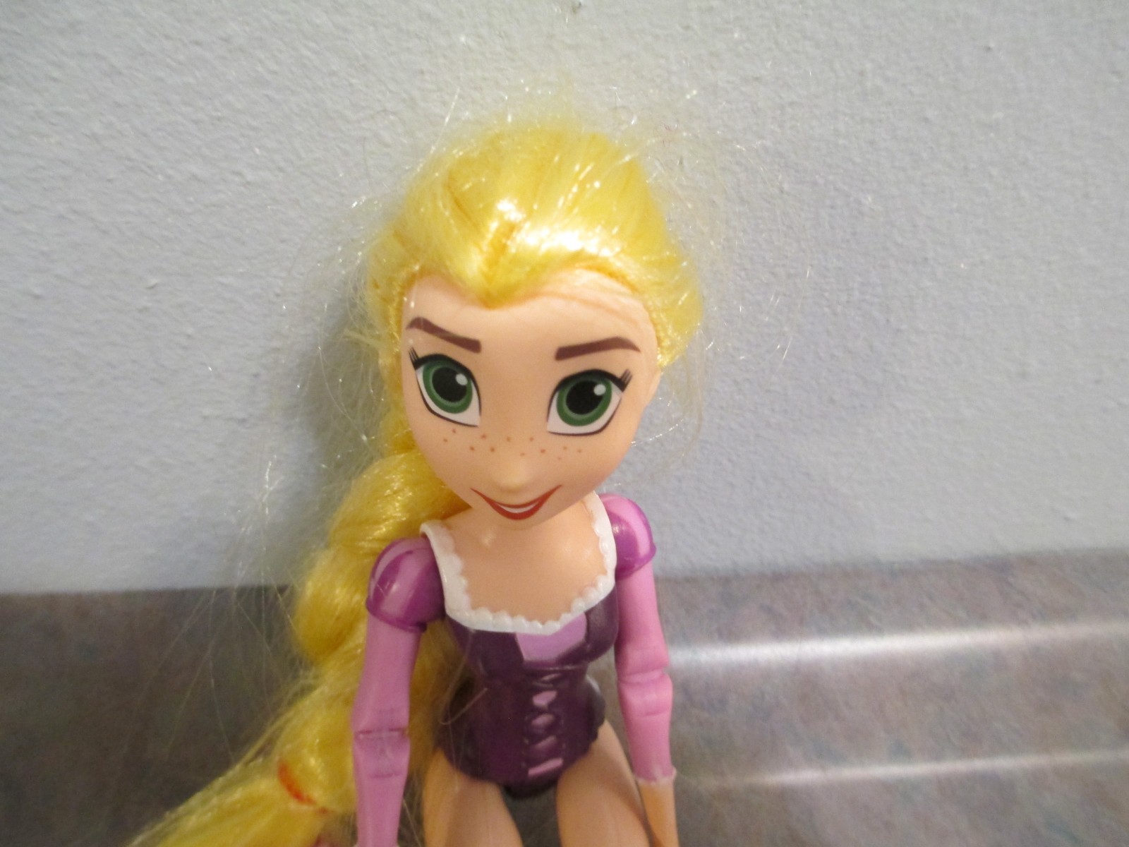 Hasbro Disney Tangled Rapunzel doll EUC-FREE SHIPPING