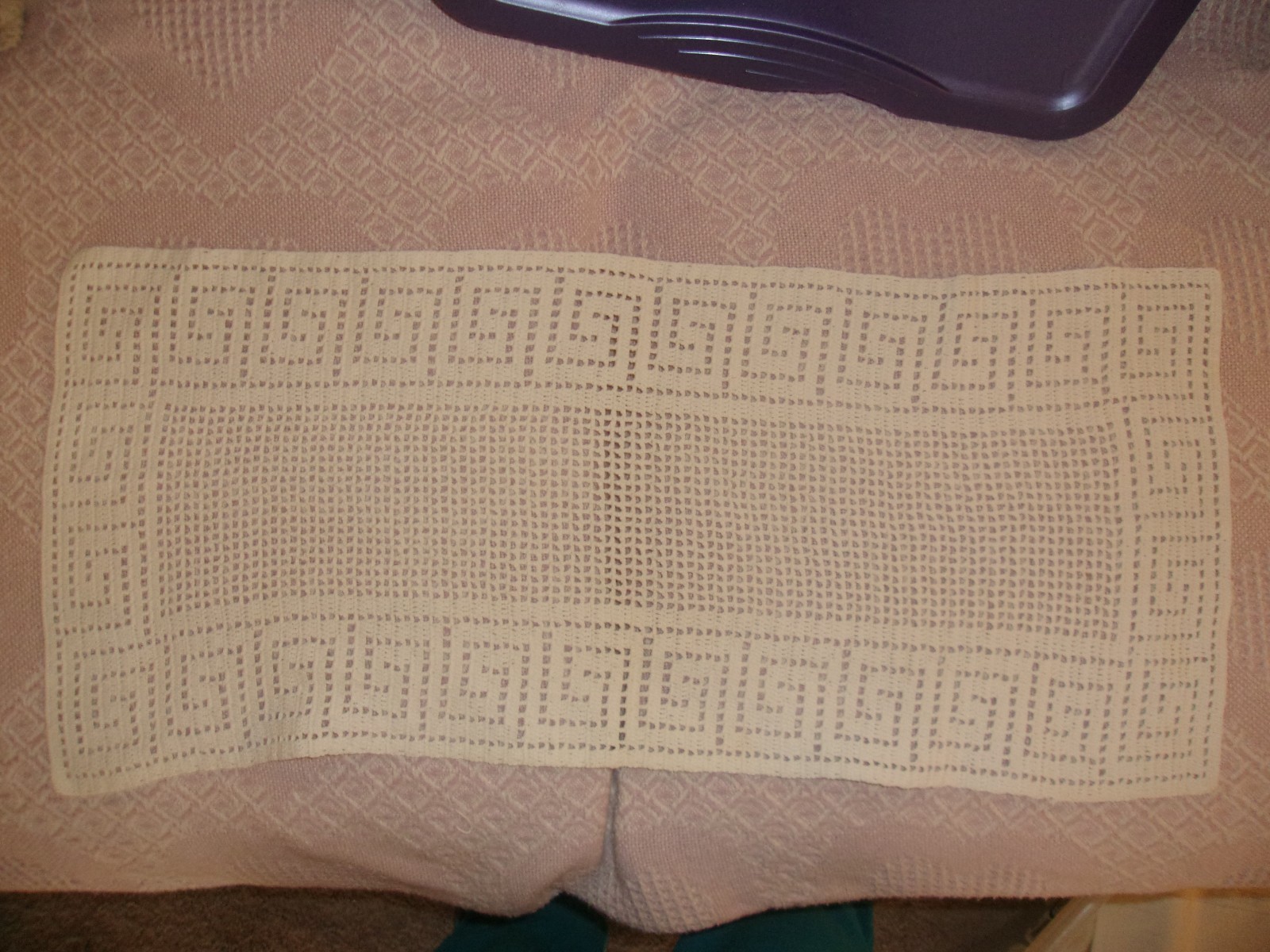 VINTAGE HAND CROCHET DOILY-RUNNER TABLE TOP 27