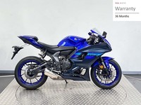 YAMAHA R7