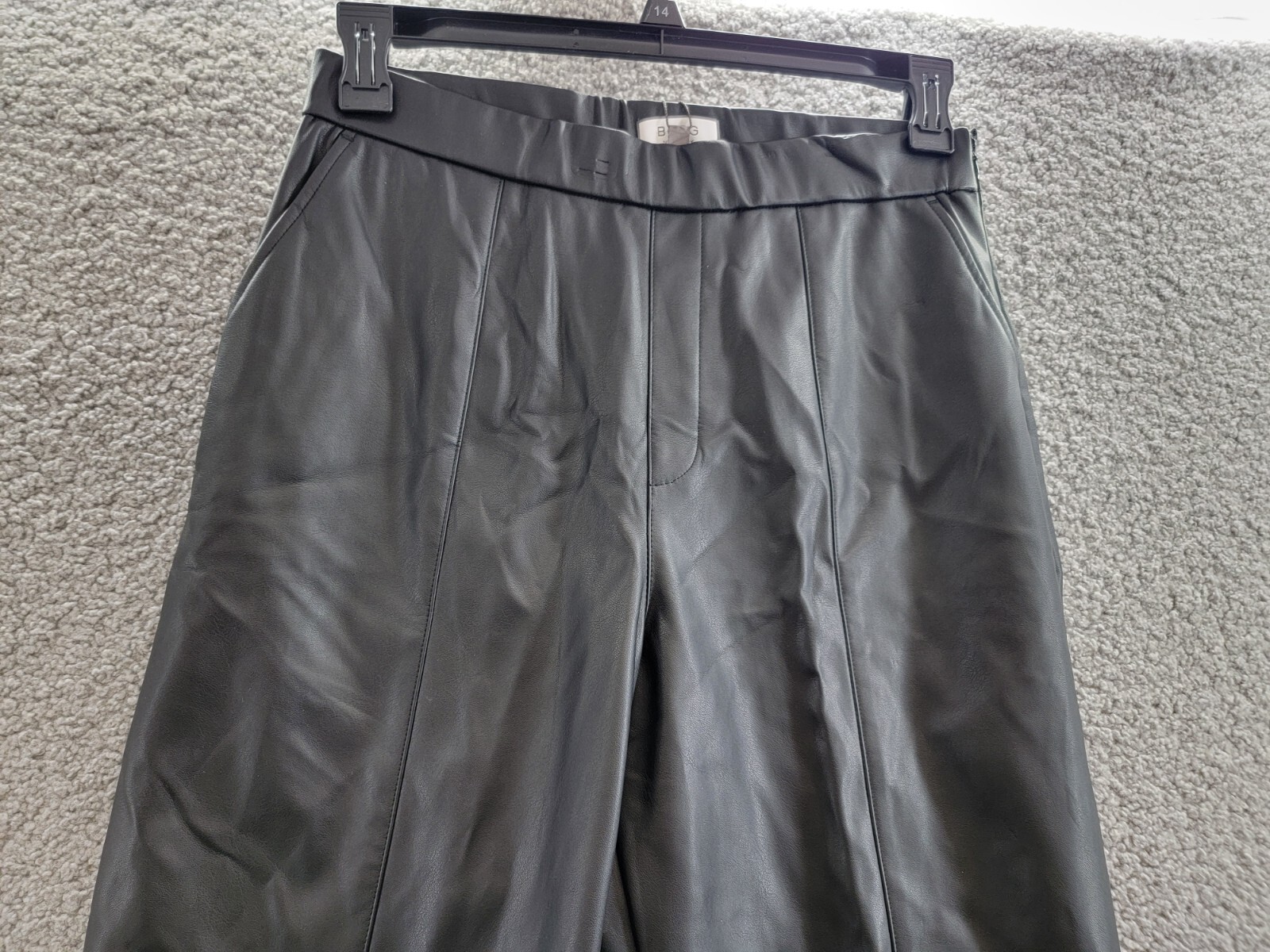 BCBG NEW YORK Faux-Leather Cropped Pants Women's 10 Black Slash Pockets Pull On - Picture 3 of 17