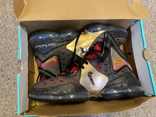 超希少Nike Lebron 19 Doernbecher Sam David Size 12 - Nike LeBron 19 Doernbecher 2022 Sam Davis Dunk