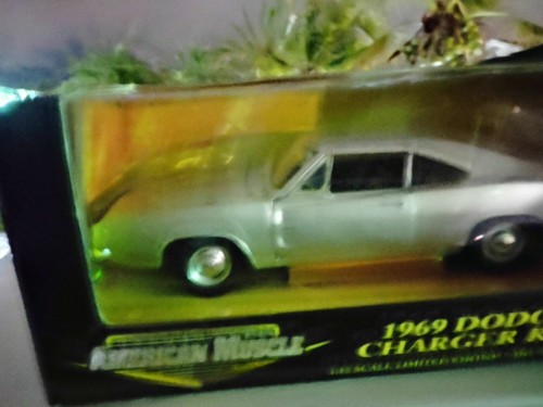 ミニカー 置物 american muscle 1/18 ertl 1:18 Ertl American Muscle 1969 Chevy Camaro Z28 White with