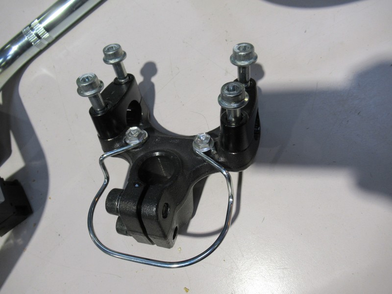 Potence Guidon (Suzuki  400 Burgman 2017 - - 88959,103)