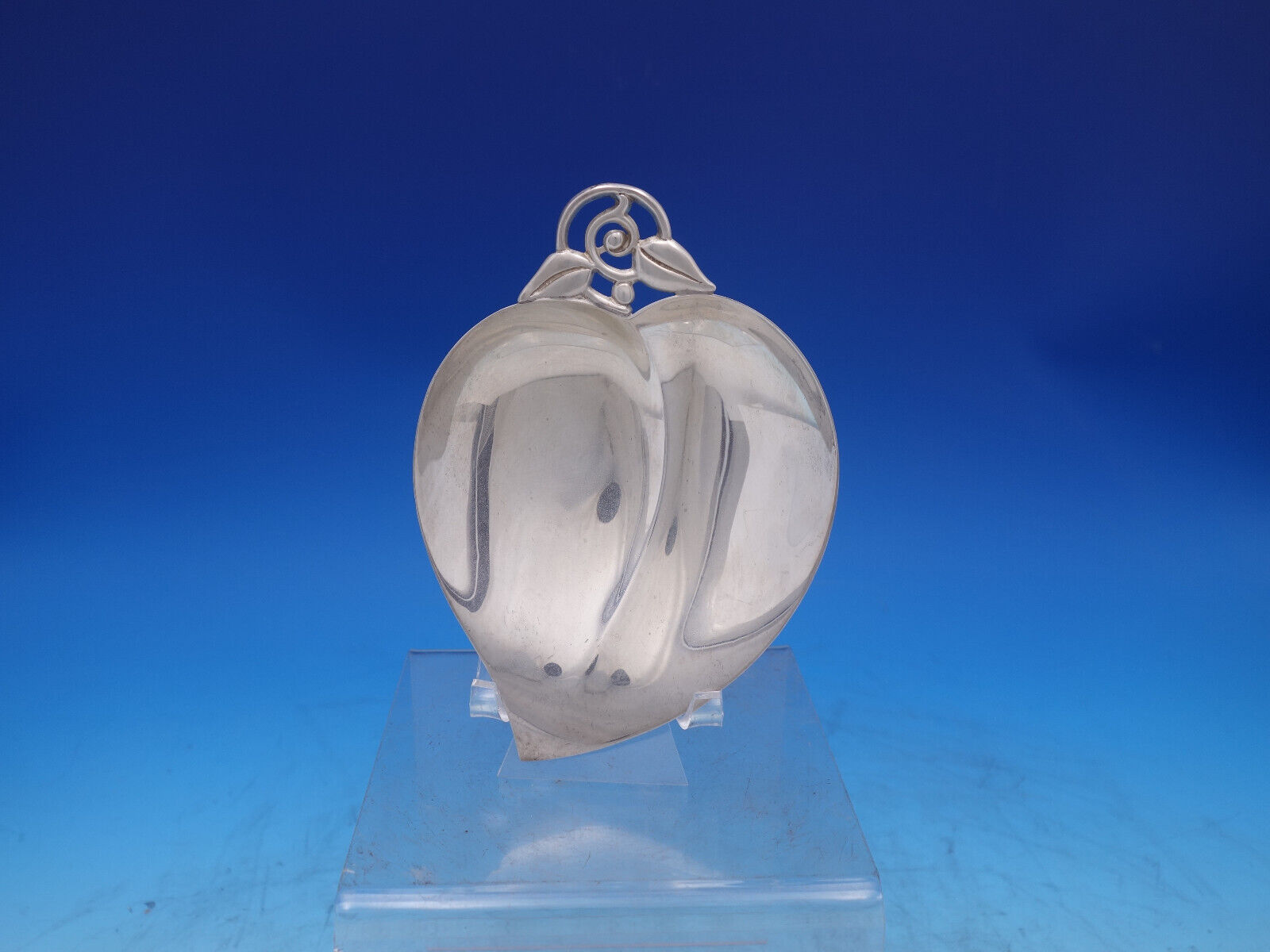 Tiffany & Co. Sterling Silver Candy Dish Leaf shaped 6 Tiffany & Co. Sterling Silver Candy Dish Leaf shaped 6