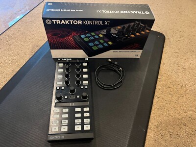 Native Instruments Traktor Kontrol X1 MK2 DJ Controller