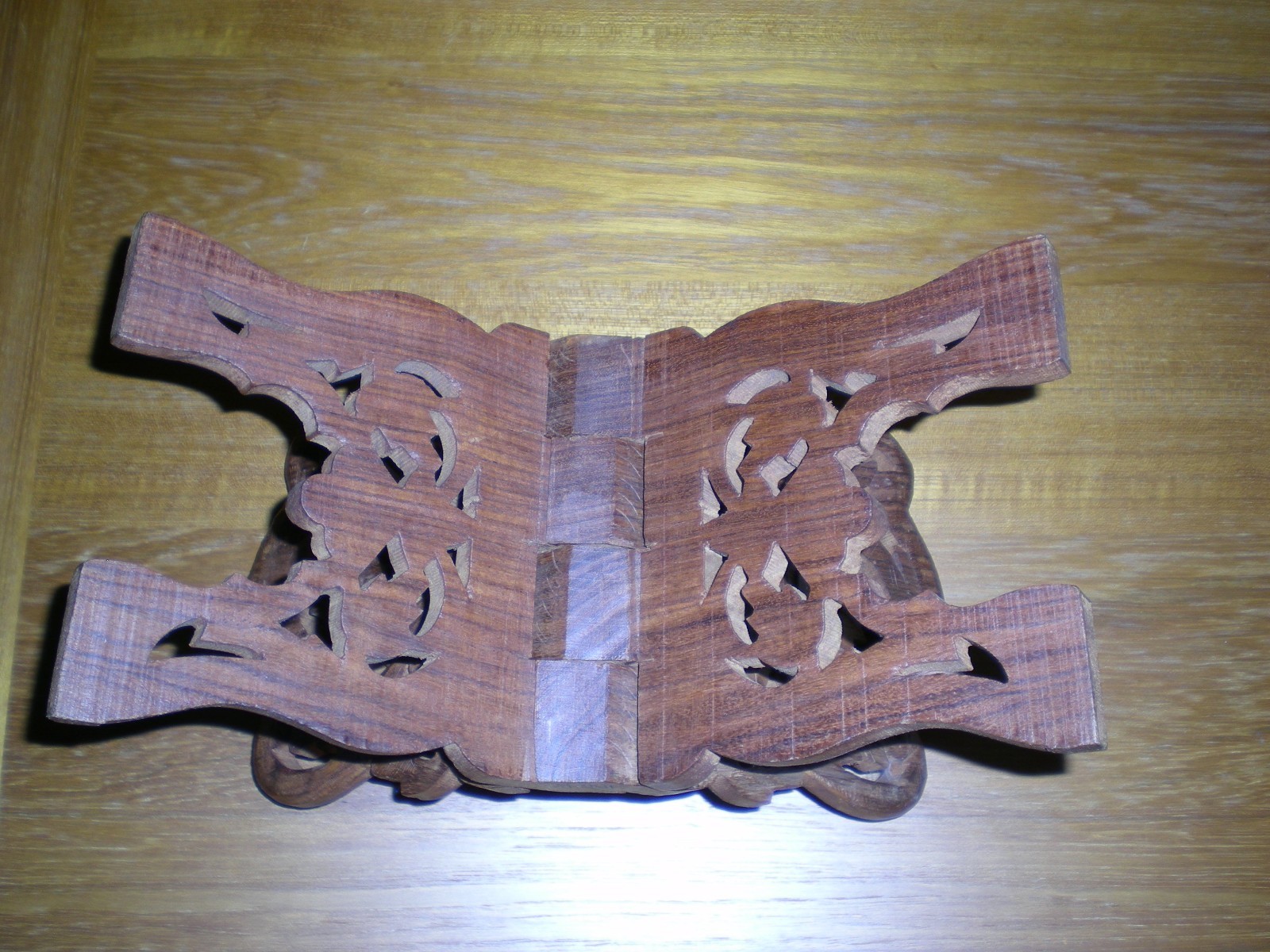 ORNATE CARVED WOOD FOLDING TABLE TOP BOOK / BIBLE HOLDER STAND