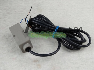 E3S-CR11 10-30VDC Omron Photoelectric Switch New 1Pcs/