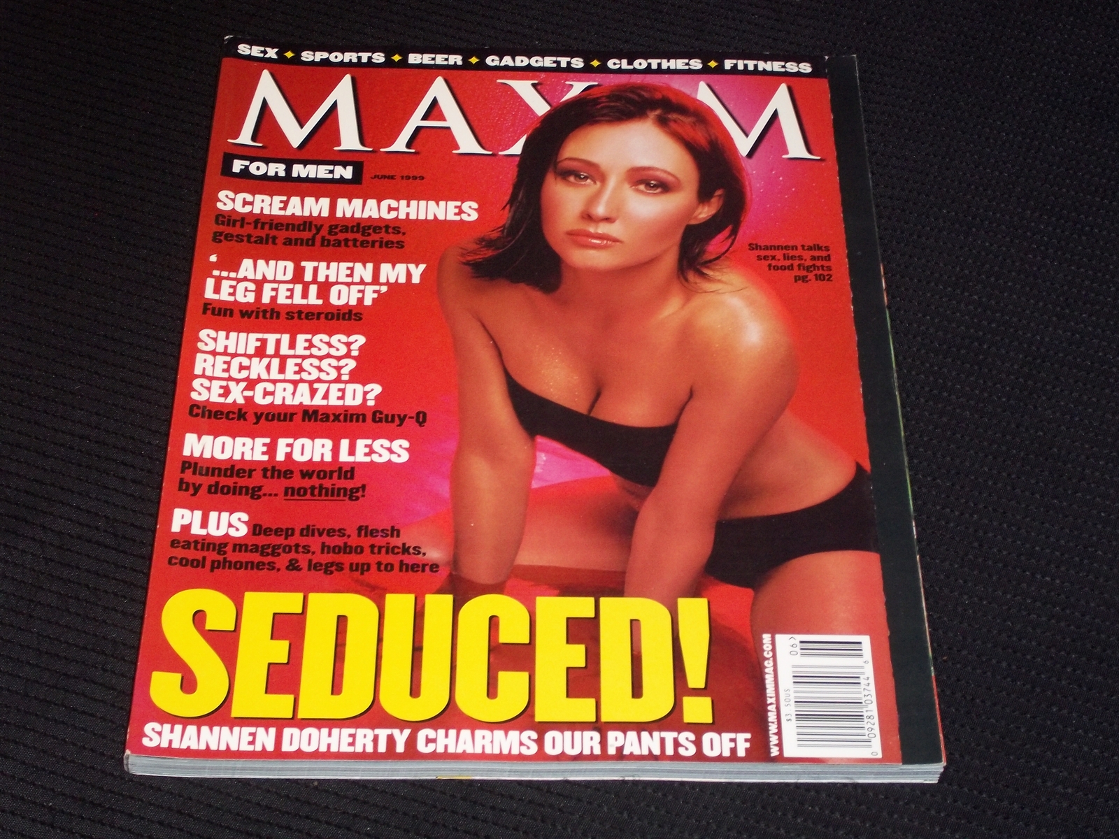 1999 JUNE MAXIM MAGAZINE - SHANNEN DOHERTY FRONT COVER - E