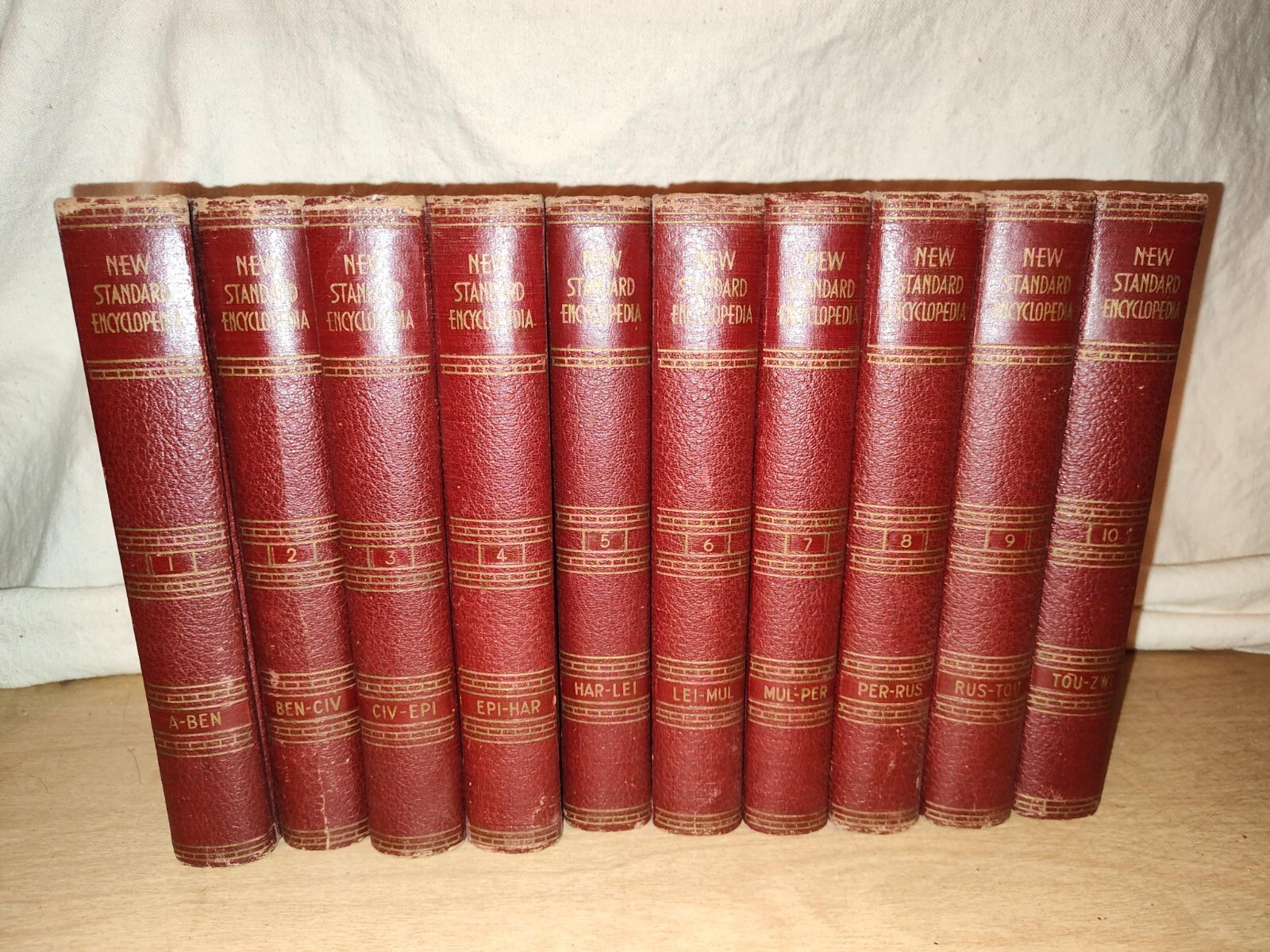 Encyclopedia Britannica 10巻セット s-l400.jpg