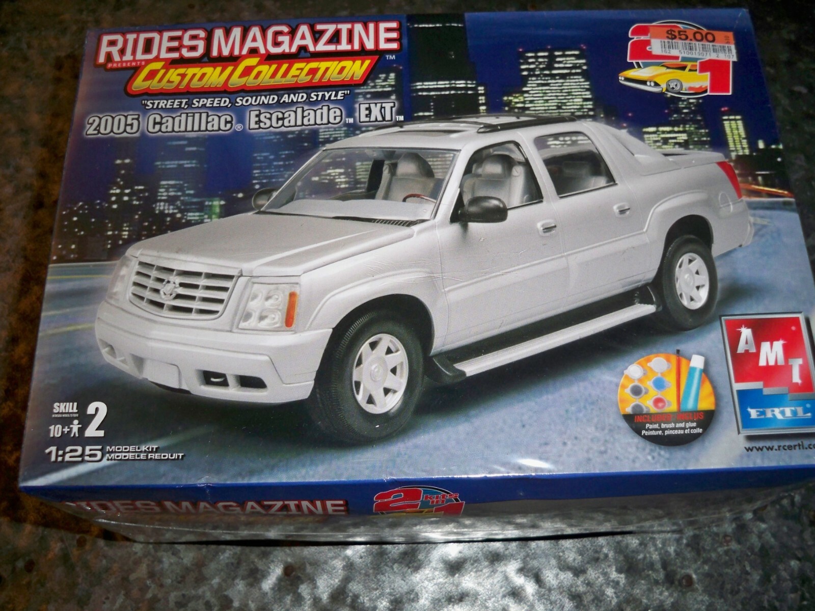 AMT 2005 Cadillac Escalade EXT プラモデル AMT 2005 Cadillac