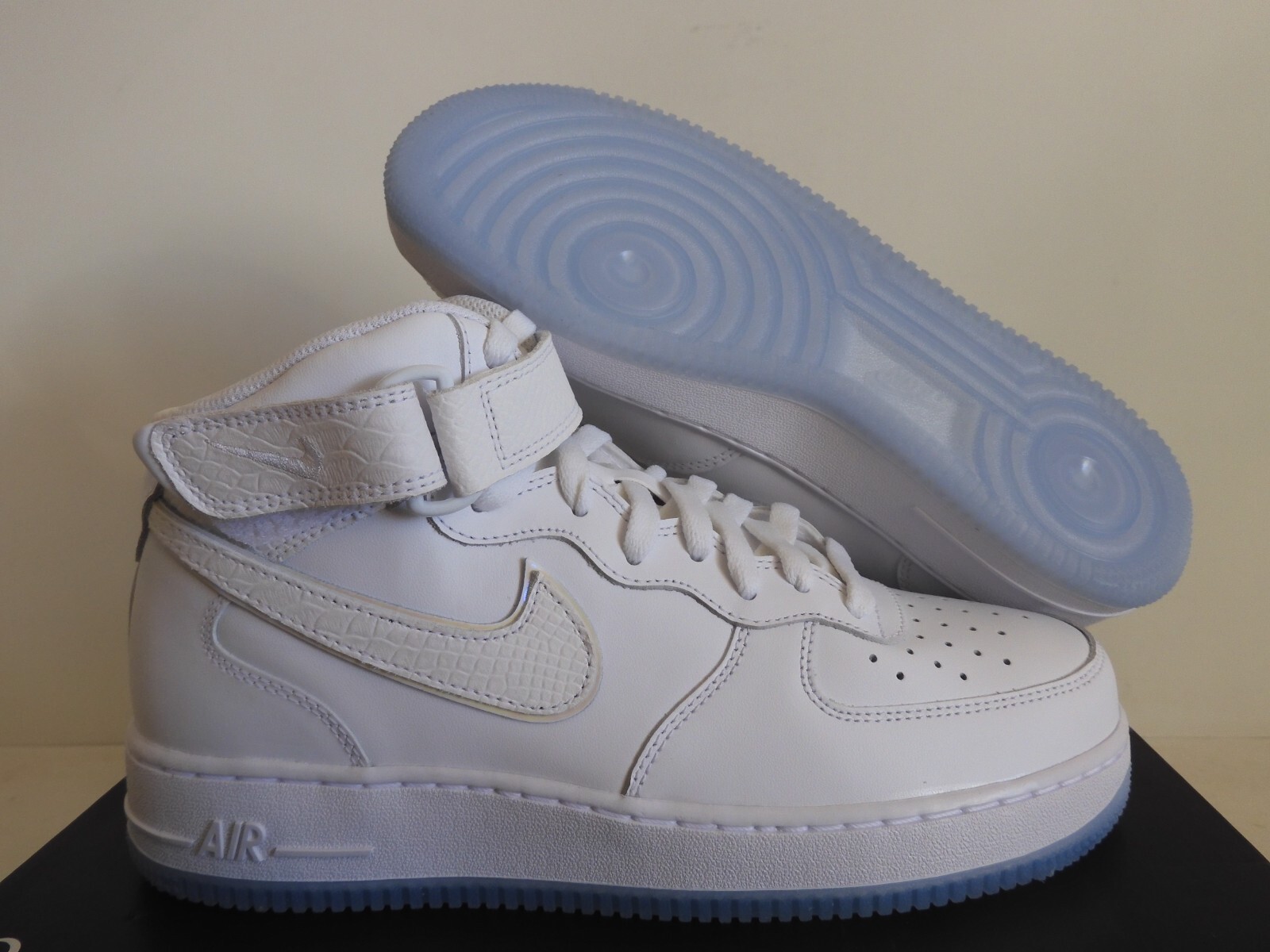 Nike Women's Air Force 1 Mid Shoes in White, Size: 10 | FN4274-100 Nike Women's Air Force 1 Mid Shoes in White, Size: 10 | FN4274-100